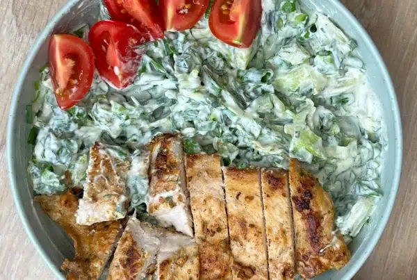 Tavuklu Salata Tarifi 🍗 » Bilgenin Tavsiyesi Tavuklu Salata Tarifi - Nasıl Yapılır?